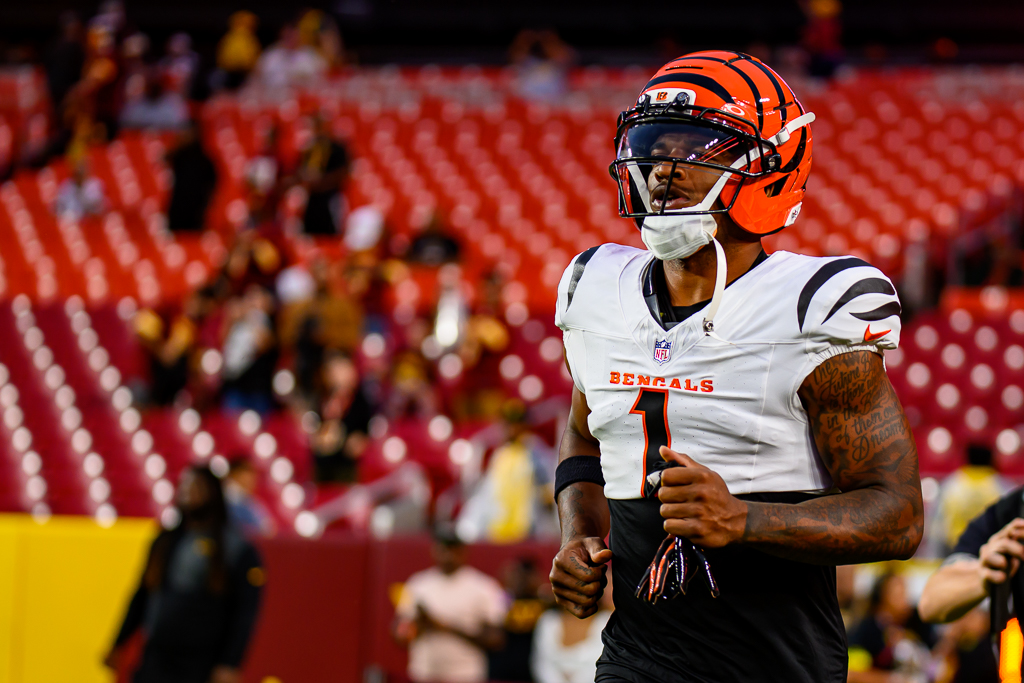Cincinnati Bengals wide receiver Ja'Marr Chase jogs on the field during a 2025 preseason game at Washington.